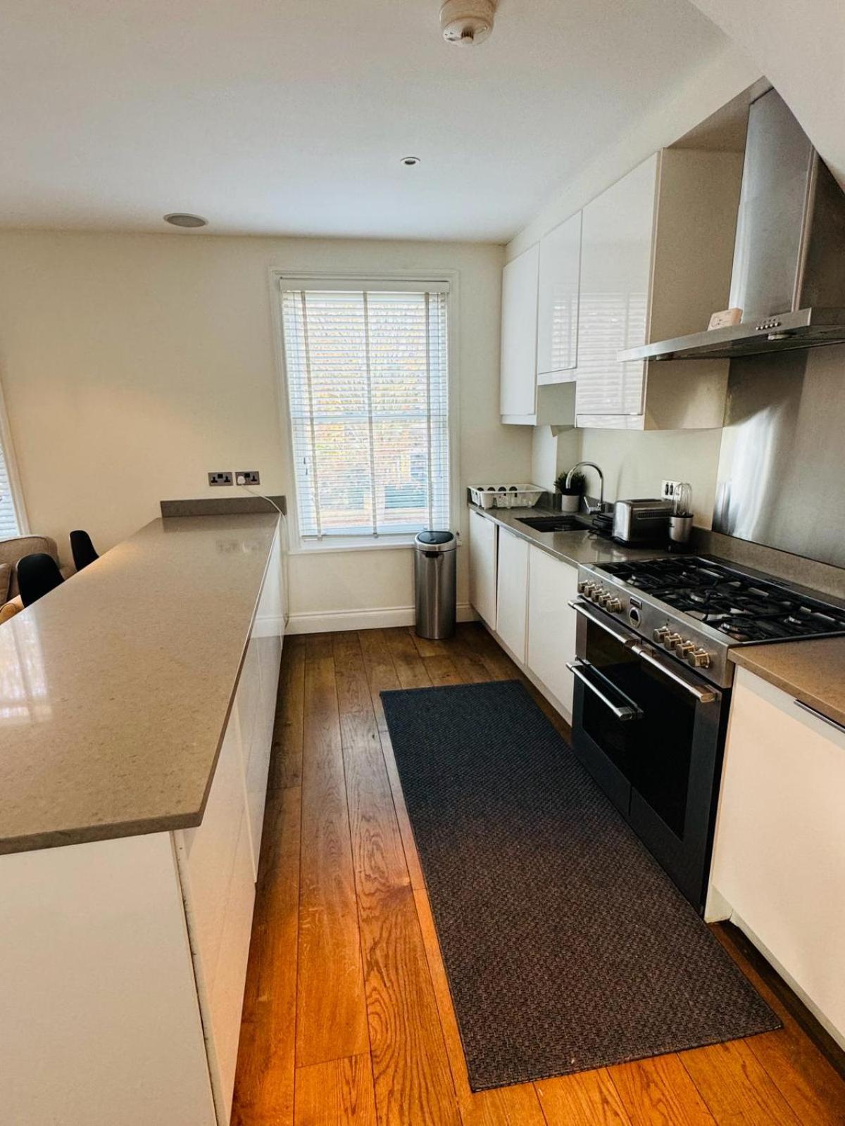 Stunning Flat In Chiswick Apartment London Bagian luar foto