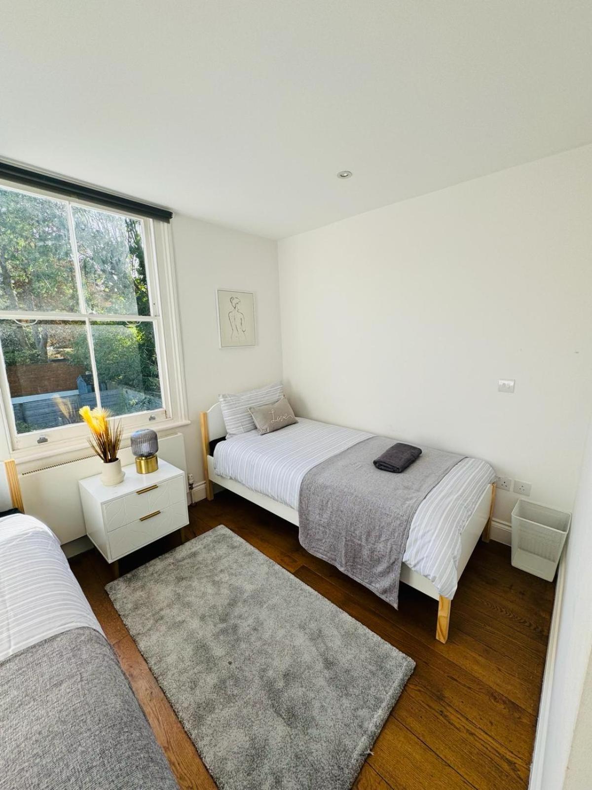 Stunning Flat In Chiswick Apartment London Bagian luar foto