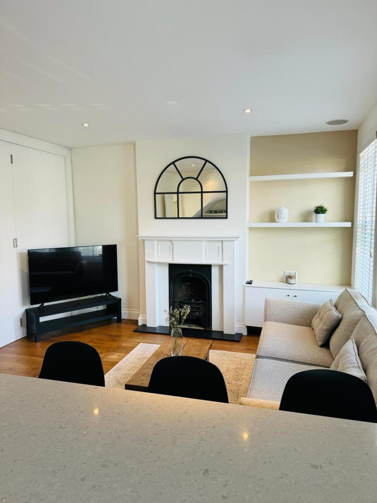 Stunning Flat In Chiswick Apartment London Bagian luar foto