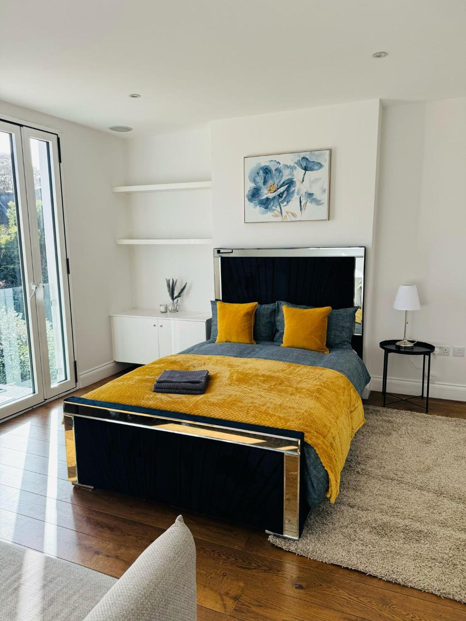 Stunning Flat In Chiswick Apartment London Bagian luar foto
