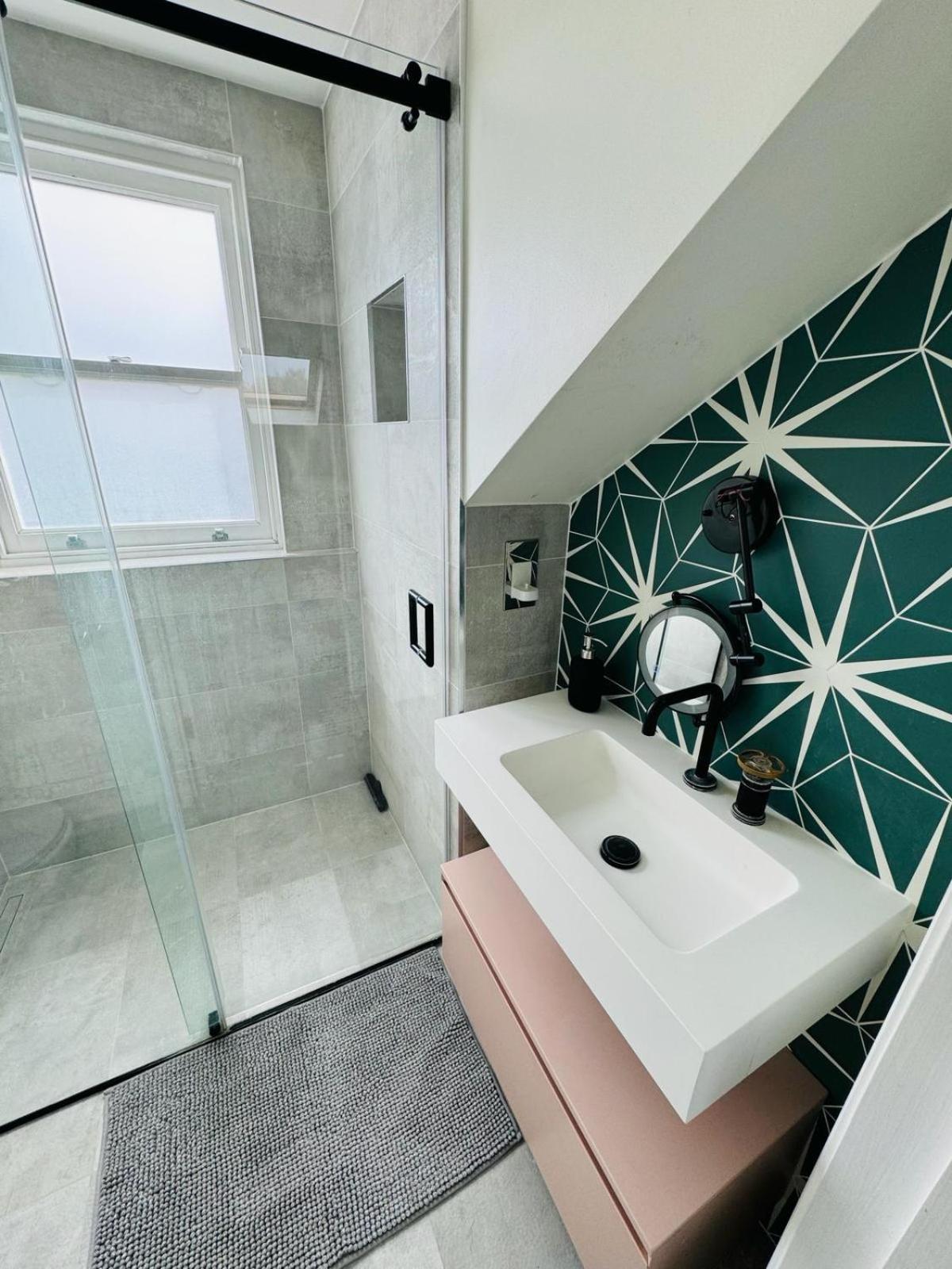 Stunning Flat In Chiswick Apartment London Bagian luar foto
