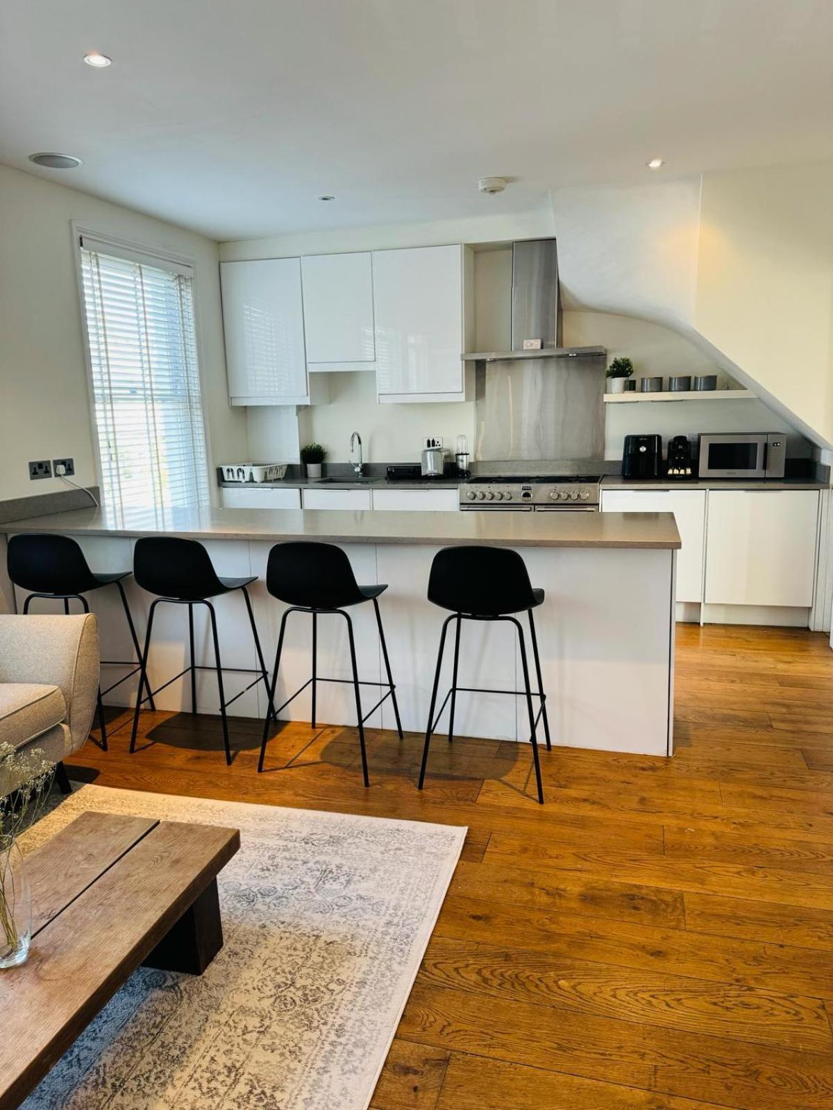 Stunning Flat In Chiswick Apartment London Bagian luar foto