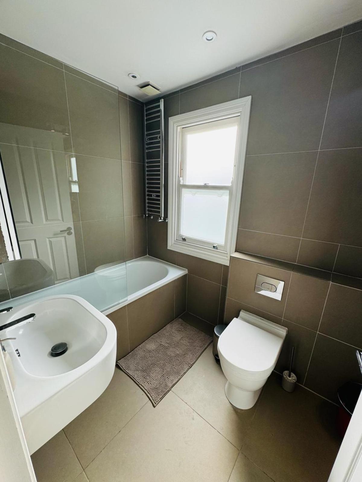 Stunning Flat In Chiswick Apartment London Bagian luar foto