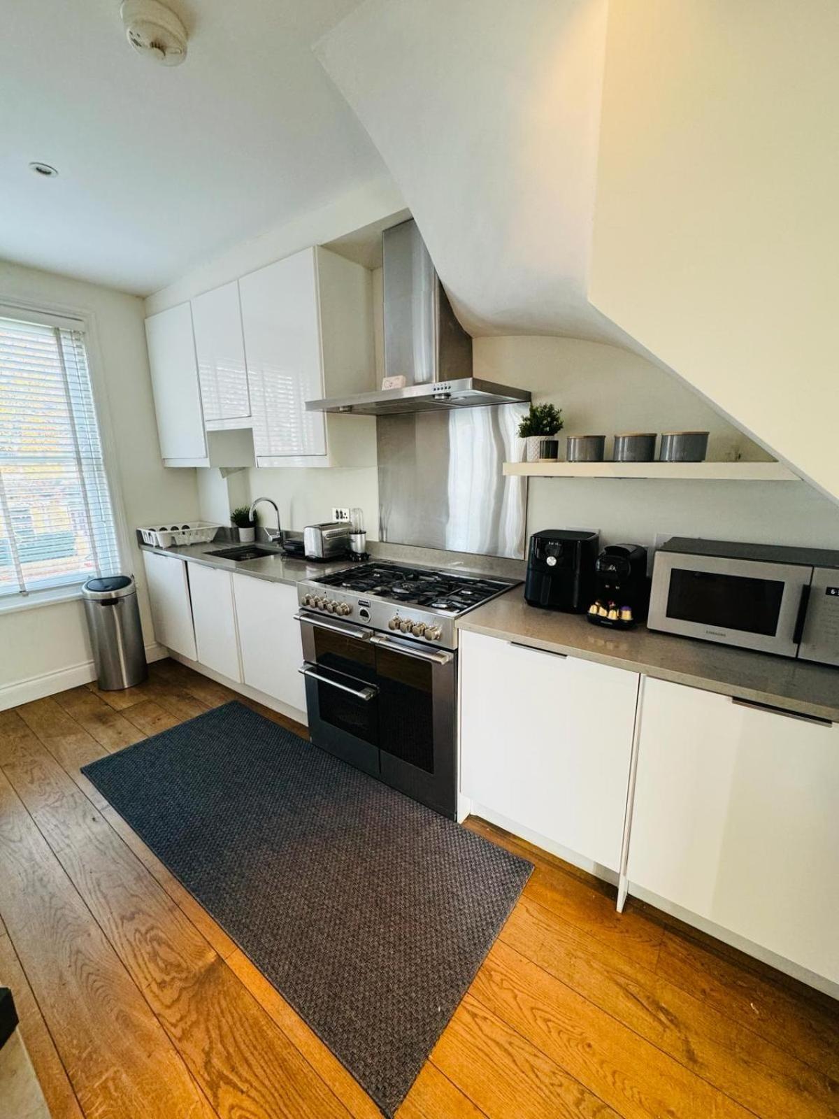 Stunning Flat In Chiswick Apartment London Bagian luar foto