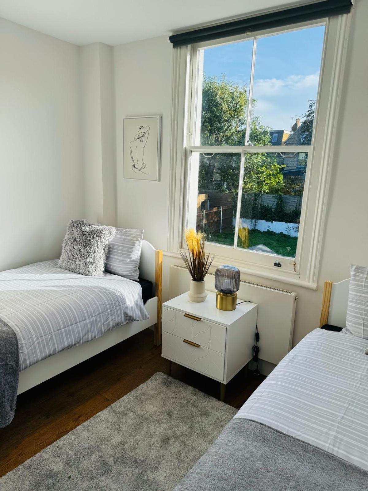 Stunning Flat In Chiswick Apartment London Bagian luar foto